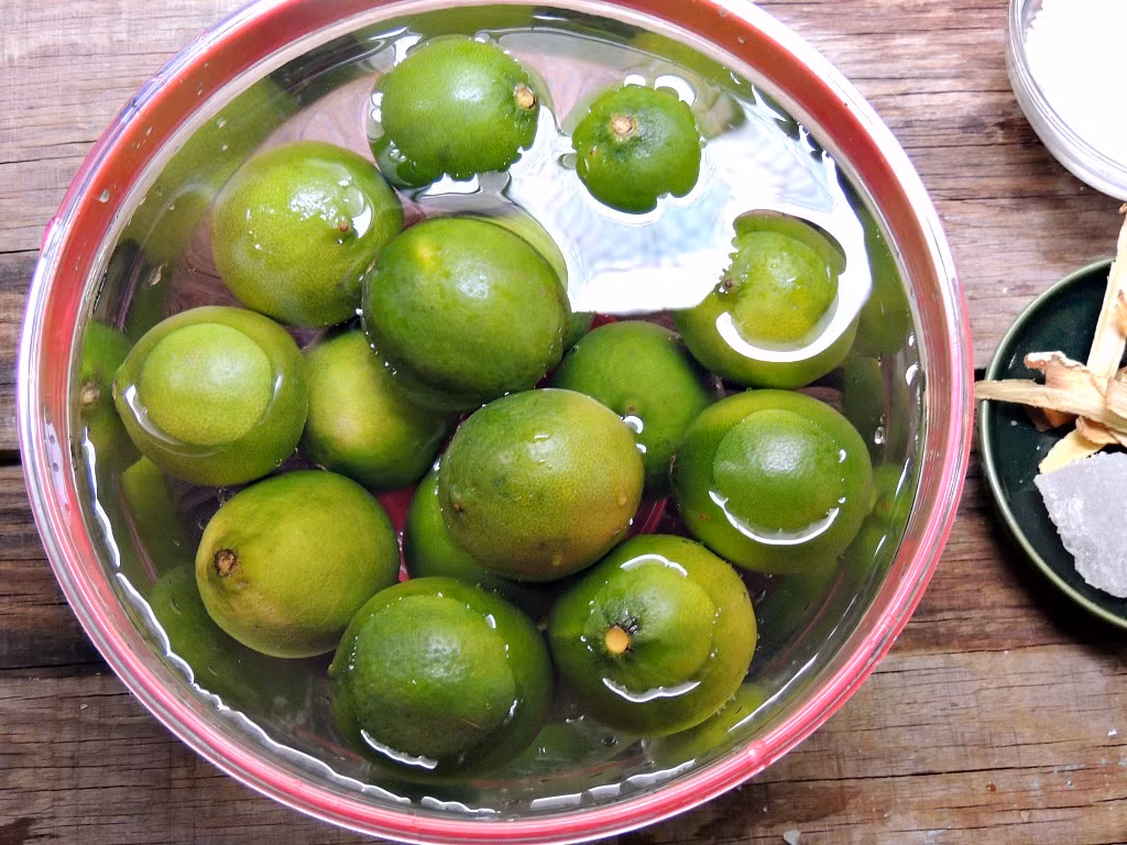 Vào bếp cuối tuần: Cách làm chanh muối không bị đắng - Hình 2 Vao bep cuoi tuan: Cach lam chanh muoi khong bi dang-Hinh-2