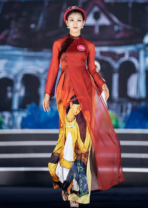 Thanh Tú từng lọt top 15 cuộc thi Hoa hậu Hoàn vũ Việt Nam 2017, giành giải Hoa khôi Miss Hà Nội Photo Model 2015.