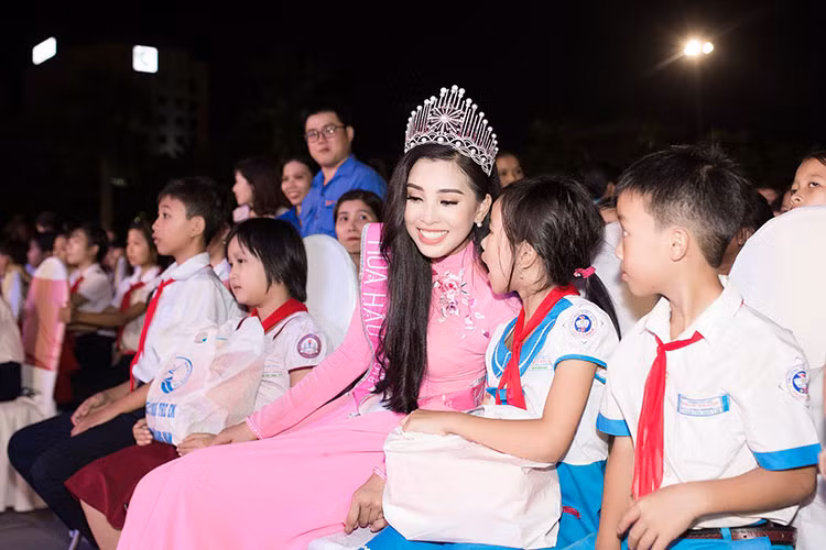Sự xuất hiện của Hoa hậu Tiểu Vy là niềm tự hào cho người dân xứ Quảng.