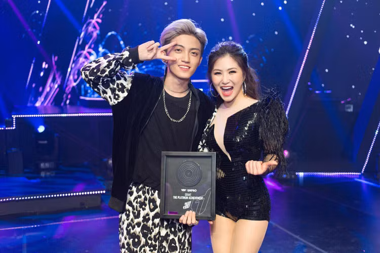 Chung kết cuộc thi The Debut vừa khép lại với chiến thắng đầy bất ngờ của Tùng Dương. Cậu học trò của Hương Tràm nhận được lượng bình chọn chiếm đến 59,8%.
