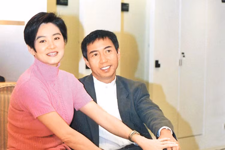 Nàng Đông Phương Bất Bại của "Tiếu ngạo giang hồ" được ông xã hết mực cưng chiều. Năm 2014, Hình Lý Nguyên bỏ ra 96 triệu USD xây biệt thự rộng 5.000 mét vuông tại Hong Kong như món quà tặng cho Lâm Thanh Hà nhân dịp sinh nhật lần thứ 60. Ảnh: Chinatimes