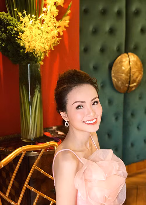 Sau khi sinh con, Diễm Hương ngày càng đẹp mặn mà. Ảnh: FBNV