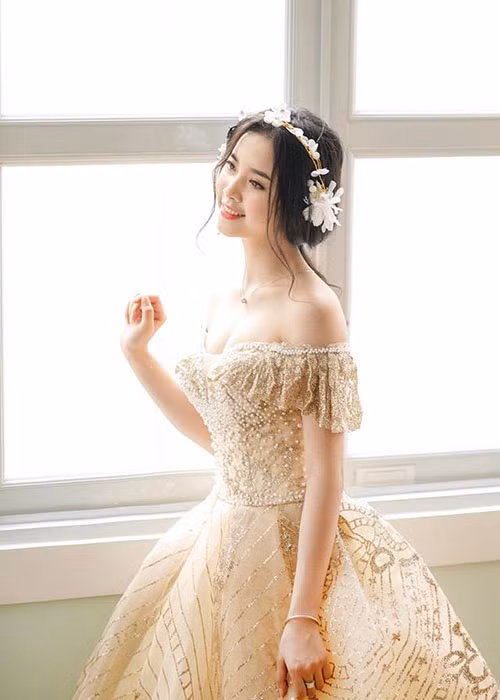 Hình ảnh nàng á hậu sinh năm 1997 trẻ trung, gợi cảm. Ảnh: FBNV