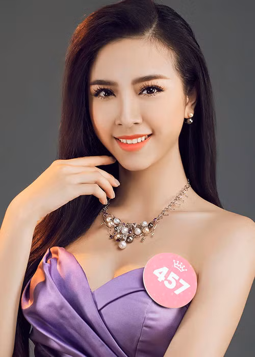 Trái với Hoa hậu Tiểu Vy và Á hậu Phương Nga, Á hậu 2 cuộc thi Hoa hậu Việt Nam 2018 - Nguyễn Thị Thúy An theo đuổi phong cách thời trang quyến rũ. Ảnh: BTC