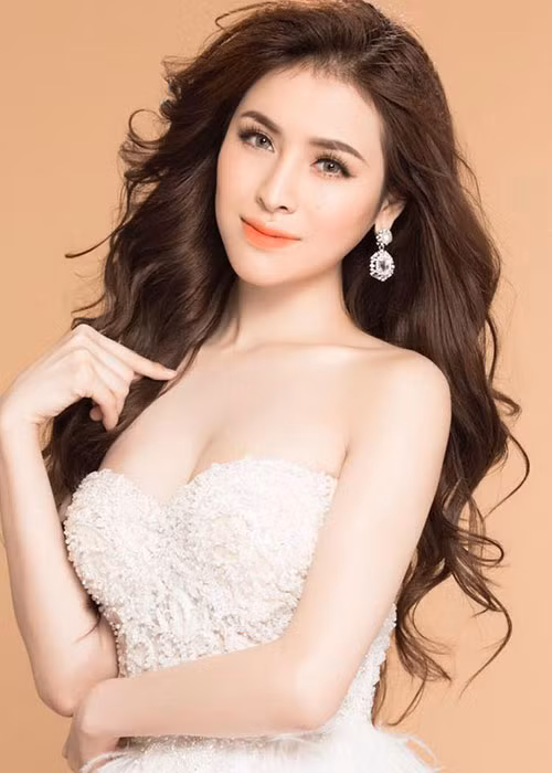 Theo Thế giới trẻ, Thư Dung thừa nhận đã nhờ đến dao kéo để cải thiện nhan sắc.