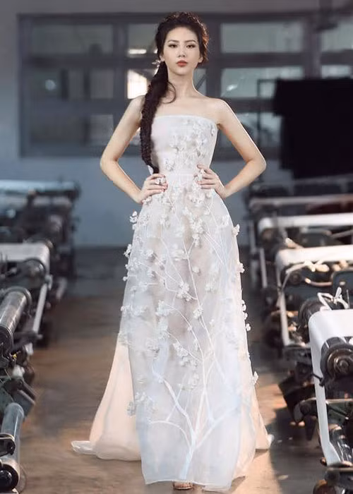 Trước Siêu mẫu Việt Nam 2018, người đẹp đến từ Hà Nội chinh chiến khá nhiều cuộc thi nhan sắc.