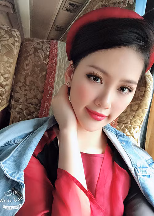 Quỳnh Hoa cũng từng tham gia cuộc thi Hoa hậu Biển Việt Nam Toàn cầu 2018 nhưng sớm dừng bước.