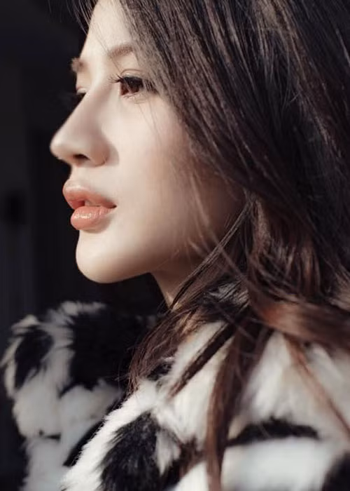Mỹ Linh cảm thấy sốc khi nhận được những lời đề nghị đổi tình lấy tiền.