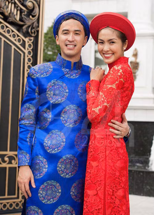 Khiến báo chí toát mồ hôi chạy theo mình nhưng Tăng Thanh Hà cư xử rất khéo léo. Khi bắt gặp ống kính, cô luôn tươi cười, nói lời cảm ơn. Ảnh: 24h