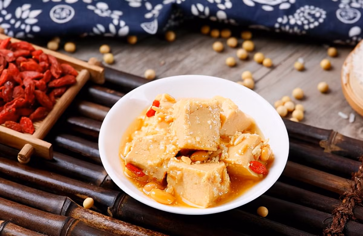 Sau khi được cơ thể con người hấp thụ, nó sẽ chuyển hóa thành nitrosamine là chất cực kỳ dễ gây ung thư. Không chỉ sẽ làm tổn thương đường tiêu hóa còn ảnh hưởng đến tổn thương nội tiết, làm mất cân bằng bài tiết hormone tuyến giáp và gây tổn thương tế bào, có thể dẫn đến ung thư tuyến giáp.
