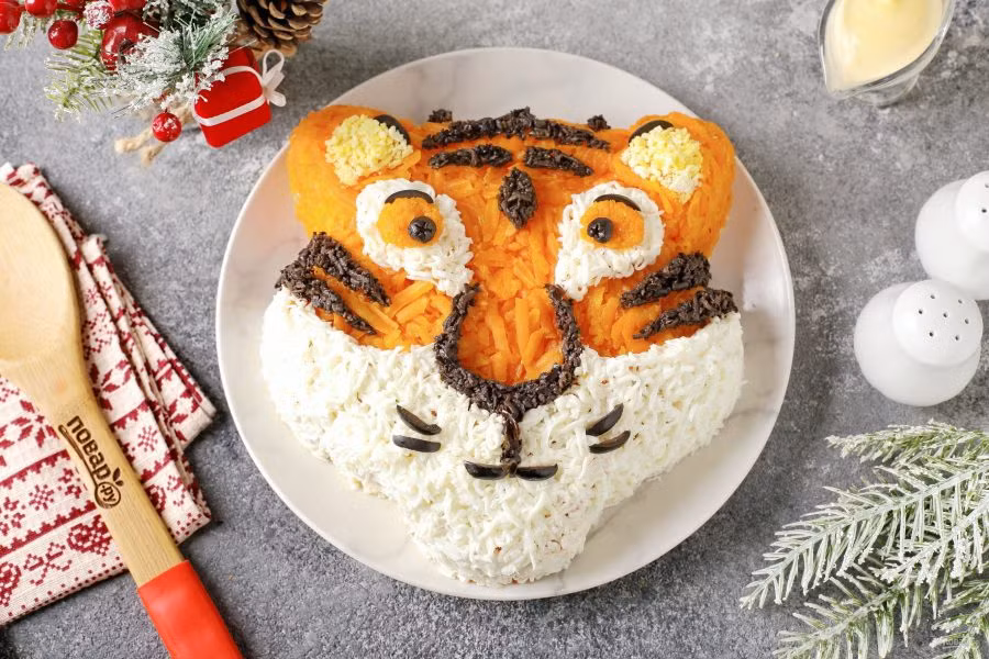 Cuối cùng, món salad hình con hổ cho năm mới 2022 đã sẵn sàng. Chúc bạn vui vẻ và ngon miệng!