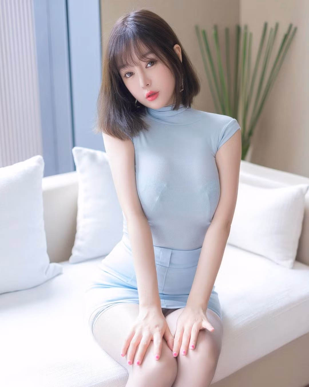 Mặc dù thế, phong cách ưa thích nhất của Vương Vũ Thuần vẫn là gợi cảm. Cô nàng thường xuyên diện đồ bó sát, tôn dáng.