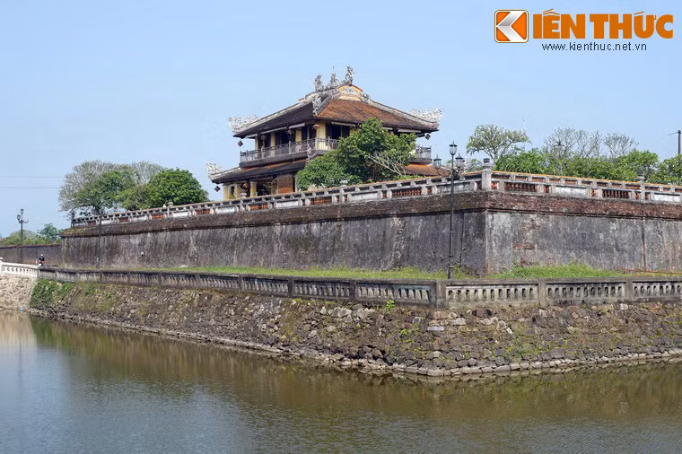 Sau đó, lầu Tứ Phương Vô Sự trở thành nơi cho nhà vua và hoàng tộc hóng mát, cũng là nơi học tập hàng ngày của các vị hoàng tử và công chúa giai đoạn cuối triều Nguyễn.