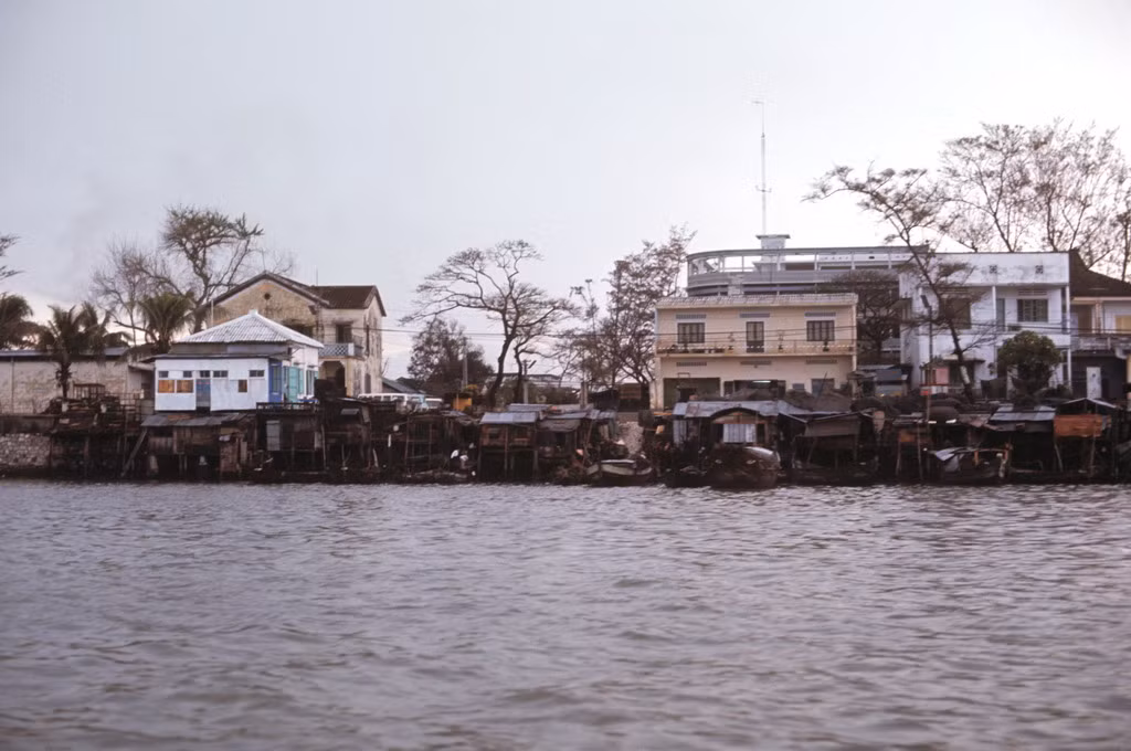 Khung cảnh ở bờ sông Hàn. Ảnh: Ron Holder.