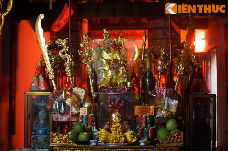 Trong văn hóa phương Đông, Huyền Thiên Trấn Vũ là một trong bốn vị thần trấn giữ bốn phương (Đông - Tây - Nam - Bắc). Đây cũng là một trong bốn vị thần được lập đền thờ để trấn giữ bốn cửa ngõ thành Thăng Long khi xưa (Thăng Long tứ trấn).
