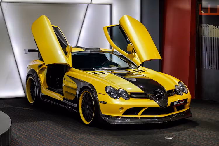 Với gói độ Hamann "hàng độc", hiện chiếc SLR McLaren này vẫn được định giá tới 343.465 USD dù đã đi được 3900 km.