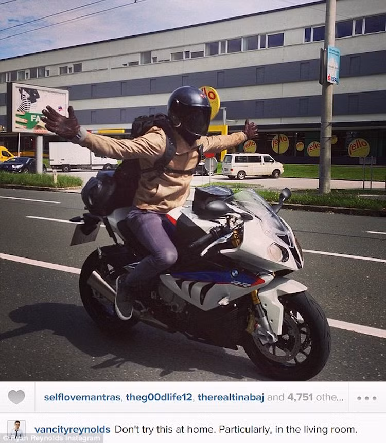 Gần đây, Ryan cũng đã "chuyển gu" nhiều hơn sang các mẫu superbike hiện đại. Trên trang Instagram của mình, anh từng "khoe" kỹ năng thả 2 tay và "ghìm cương" chiếc superbike BMW S1000RR.