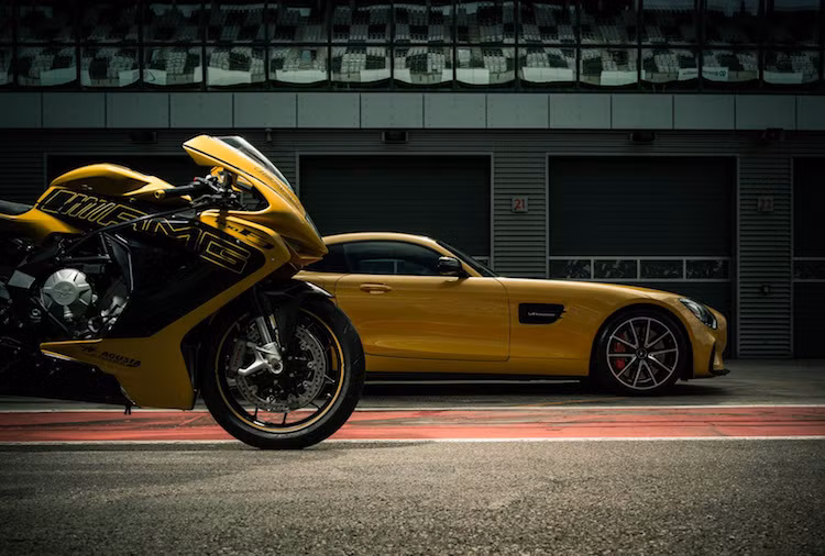 Dựa trên cơ sở dòng sportbike F3, nhưng F3 800 AMG có những nét mang phong cách của chiếc siêu xe AMG GT S.