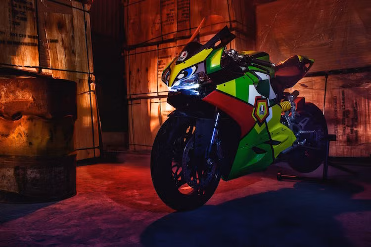 Chủ nhân của chiếc xe là Johnny Nguyễn, một biker tới từ Sài Gòn.