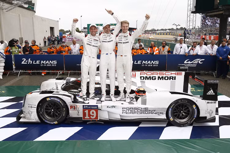 Trước mùa giải WEC 2016, lần đầu tiên Porsche đã giới thiệu các bức ảnh về ‘trái tim’ của xe đua Porsche 919 Hybrid, mẫu xe giành chiến thắng trong giải đua Le Mans.
