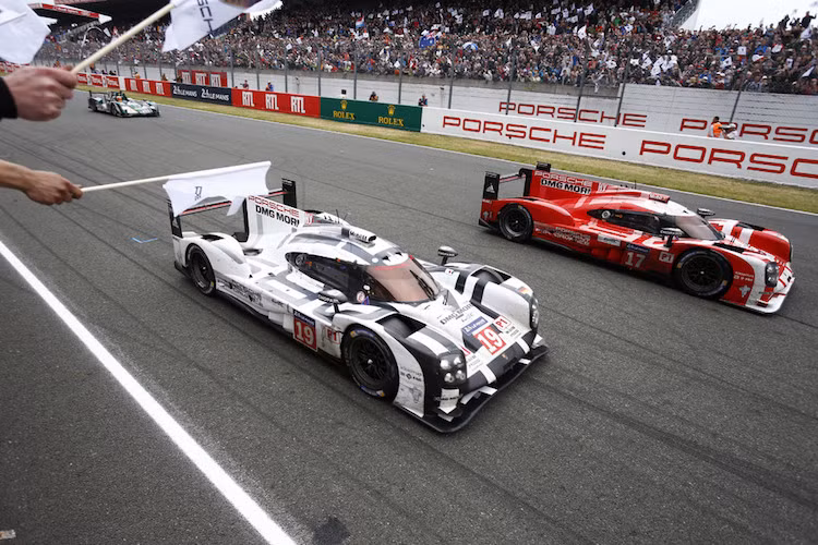 Trở lại vào năm 2014, Porsche đã tham gia giải vô địch đường trường FIA World Endurance Championship (WEC) bằng ý tưởng truyền động sáng tạo nhất: động cơ 4 xi-lanh tăng áp truyền động trục sau, hệ thống thu hồi năng lượng khí xả, công nghệ ắc-quy lithium-ion lưu trữ năng lượng mới nhất dành cho động cơ điện trên trục trước,