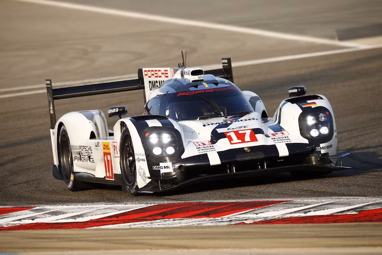 Năm 2015 mới chỉ là năm thứ hai xe đua Pybriorsche 919 Hd tham gia thi đấu, song với chiếc xe, đội đua Porsche đã giành được nhiều thành công: Kết quả về đích ở vị trí nhất nhì tại đường đua 24 Giờ của Le Mans và các danh hiệu Vô địch thế giới dành cho nhà sản xuất và tay đua.