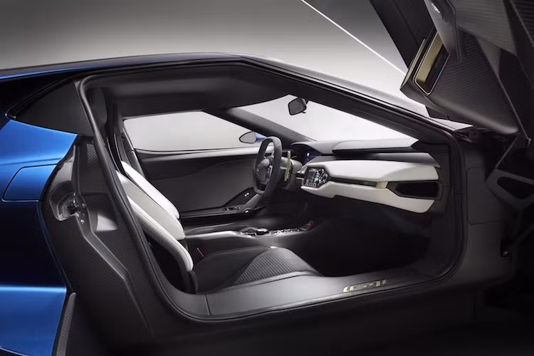 Ford cũng sẽ ưu tiên những người mua chiếc xe về để có thể sử dụng hết khả năng vận hành của nó, thay vì mua để "trưng" trong gara. Ngoài ra, những chủ xe còn phải được biết đến trên các mạng xã hội.