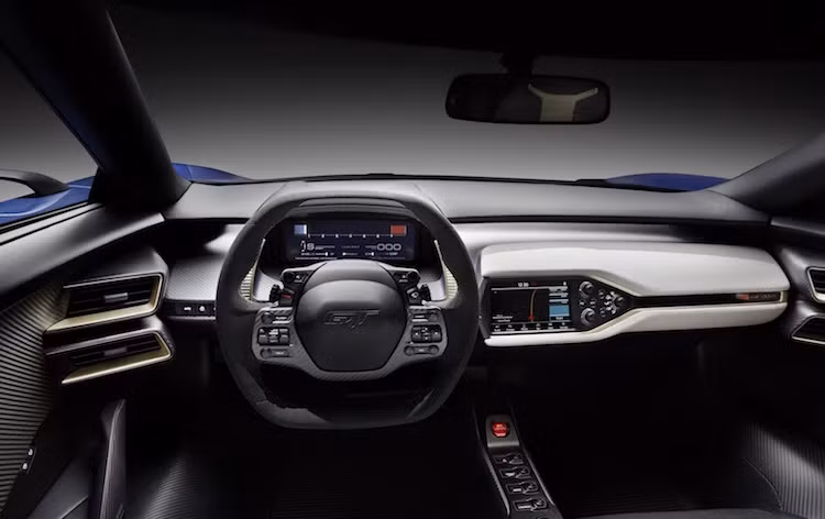 Đầu tiên, những người đã sở hữu Ford GT thế hệ trước sẽ có quyền ưu tiên khi mua chiếc xe mới. Tuy nhiên, đây mới chỉ là trở ngại đầu tiên để có thể sở hữu Ford GT 2017.