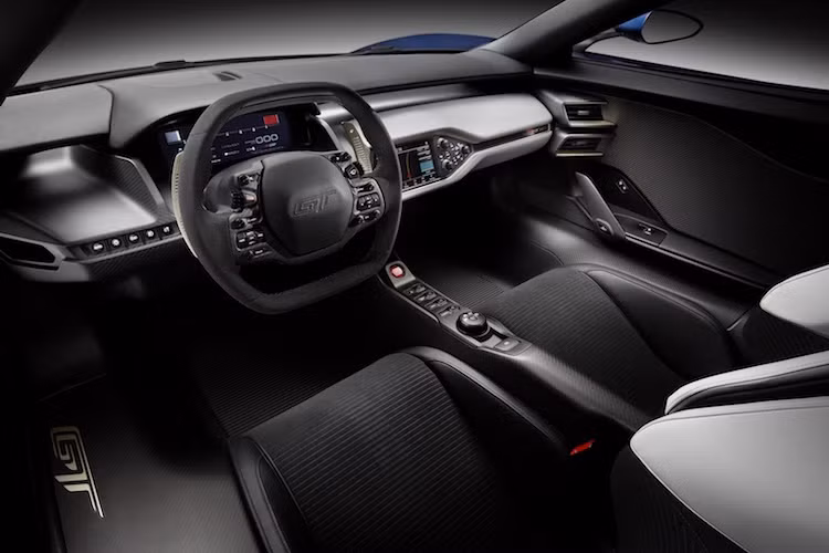 Mặc dù sắp tới, Ford sẽ bắt đầu mở đơn đặt hàng cho 250 chiếc GT đầu tiên nhưng đi kèm theo đó, những chủ nhân tương lai còn phải thỏa mãn một số điều kiện do hãng đặt ra.
