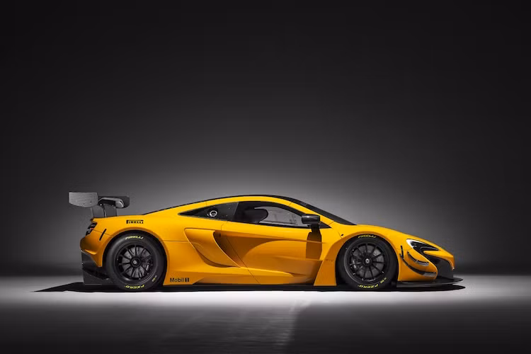 Tuy nhiên bù lại, nhờ có những biện pháp "ép cân" triệt để nên trọng lượng của 650S GT3 chỉ đạt 1240 kg, giúp chiếc xe đạt tỉ lệ công suất/trọng lượng cực ấn tượng 483 mã lực/tấn.