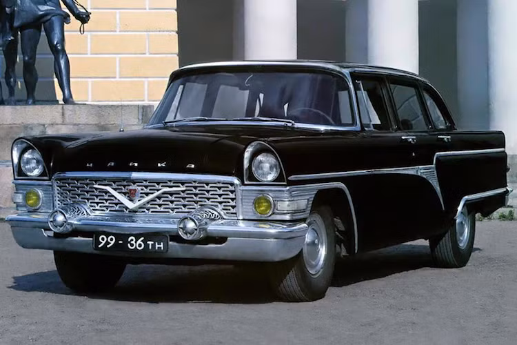  GAZ Chaika 13 là dòng xe cao cấp được sản xuất từ năm 1959 tới 1981. Trong tiếng Nga, "Chaika" có nghĩa là "Hải Âu".
