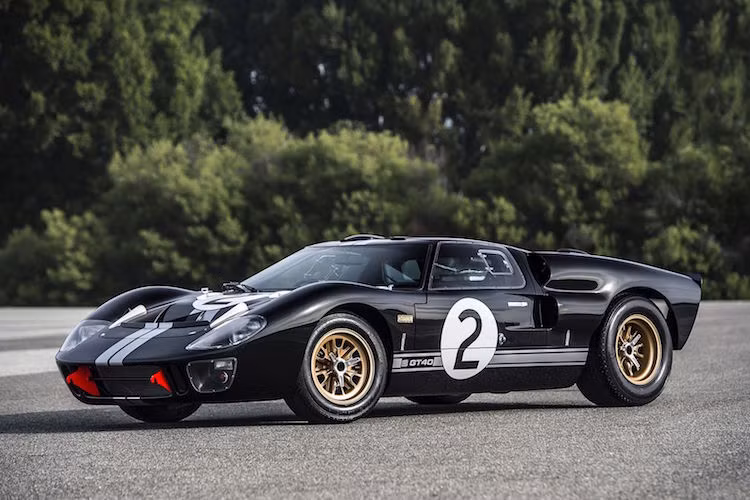 Trong lịch sử, xe đua Ford GT40 được xem là huyền thoại khi đã đánh bại những chiếc Ferrari tưởng chừng "vô đối" tại giải Le Mans 24h năm 1966. Tuy nhiên, ít ai biết rằng chiếc xe xuất phát từ "mối thù" của Henry Ford II với Ferrari.