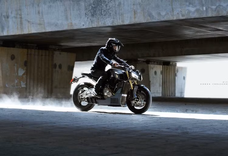 Sử dụng động cơ hoàn toàn nguyên bản của CBR600RR nhưng ZF-R có khả năng điều khiển tốt hơn nhờ bộ lốp trơn phong cách xe đua "siêu bám đường". So với các bản độ của nước ngoài, chiếc ZF-R của Zife hoàn toàn không "thua kém" về cả ý tưởng lẫn cách thực hiện.