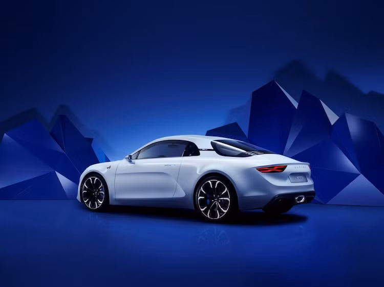 Phiên bản sản xuất hàng loạt của Alpine Vision Concept sẽ được ra mắt vào cuối năm nay, trước khi được bán đầu tiên ở châu Âu vào năm 2017. Nếu chiếc xe thành công, thương hiệu Alpine sẽ tiếp tục ra mắt thêm nhiều mẫu xe thể thao khác để "chiều lòng" người hâm mộ.