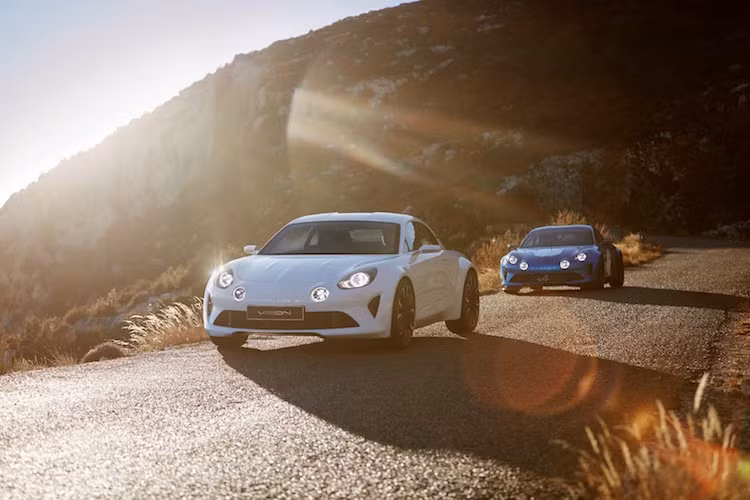 Trước Alpine Vision concept. Renault cũng đã từng tung ra một mẫu xe ý tưởng dựa trên thiết kế của A110 năm xưa với tên gọi Alpine Celebration Concept vào năm 2015. So với mẫu xe này, Vision Concept trông đã "thực tế" hơn để có thể sẵn sàng đưa lên dây chuyền sản xuất hàng loạt.