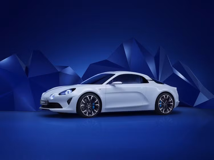 Là một chiếc xe của Thế kỷ 21, Alpine Vision Concept đã có thiết kế mềm mại và mang tính khí động học hơn "ông tổ" A110 của mình, nhưng vẫn dễ dàng gợi nhớ về những chiếc Alpine thập niên 60-70.