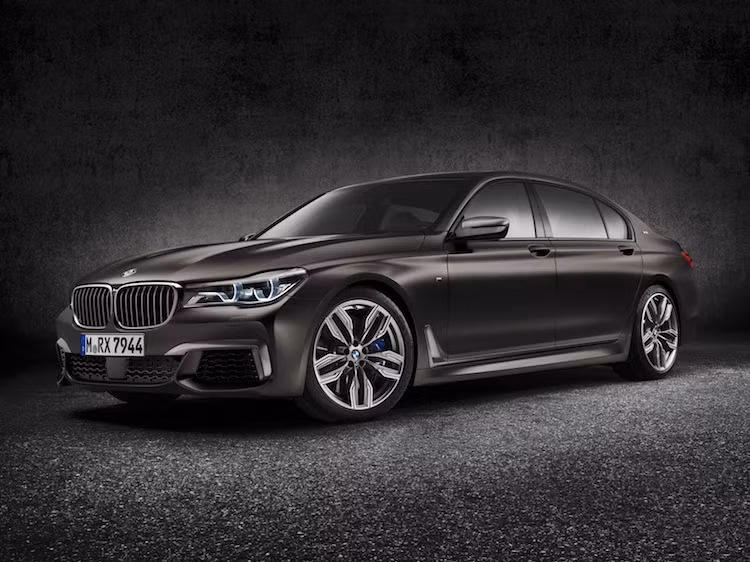Là phiên bản cao cấp nhất và thể thao nhất của dòng xe sang BMW 7 Series, nhưng BMW M760Li xDrive vẫn chưa được coi là một chiếc BMW M thực thụ như M3 hay M5 mà chỉ là một sự nâng cấp mạnh mẽ hơn của 7 Series.