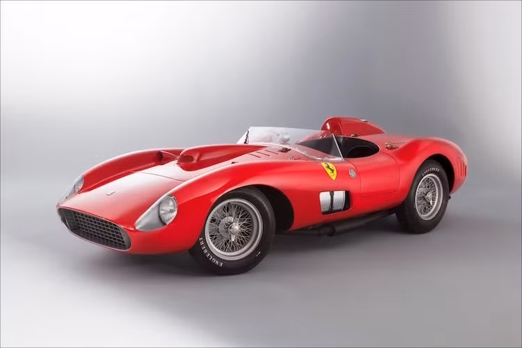 Được một người mua giấu tên đấu giá thành công, chiếc xe cổ Ferrari 335S Scaglietti đã đánh bại mức giá kỷ lục của một mẫu Ferrari khác là 250 GTO, với giá chốt 28 triệu Euro vào năm 2014.