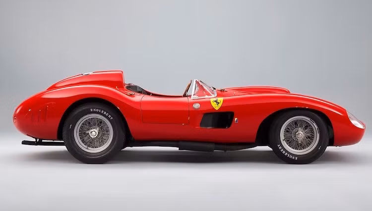 Tại buổi đấu giá Retromobile Salon 2016 do hãng Maitre Hervé Poulain tổ chức, chiếc 335S đã có giá khởi điểm là 20 triệu Euro.