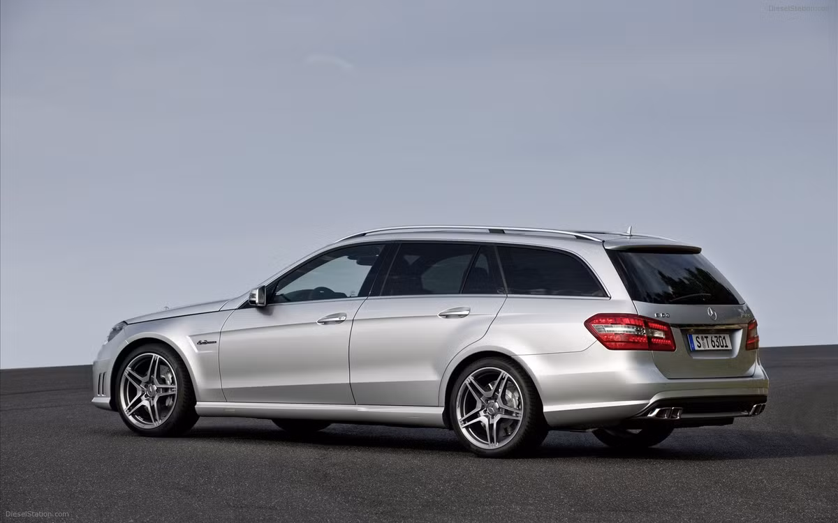 Ôtô loại dung tích xilanh trên 3.000 cc, ôtô (kể cả xe chở người có khoang chở hành lý chung (station wagons), SUV và xe thể thao nhưng không kể xe van), loại khác (trừ dạng CKD) (có mã 8703.24.59). Ôtô loại dung tích xilanh trên 3.000 cc, loại khác (trừ dạng CKD) (có mã 8703.24.99).