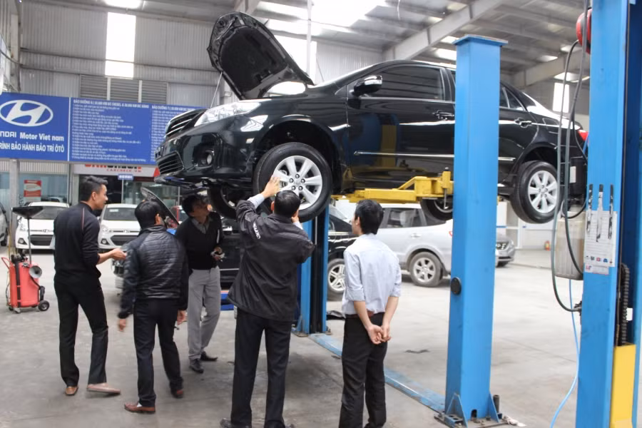 Cục Đăng kiểm khuyến nghị để giảm thời gian và chi phí khi đi kiểm định, chủ xe cần thực hiện bảo dưỡng phương tiện tại các cơ sở bảo dưỡng có uy tín và thay phụ tùng chính hãng thay vì phụ tùng trôi nổi, kém chất lượng. Nên sử dụng dịch vụ đăng ký kiểm định qua 1080 hoặc qua điện thoại trực tiếp với các đơn vị đăng kiểm xe cơ giới để được sắp xếp, biết được thời gian đưa xe đến kiểm định.