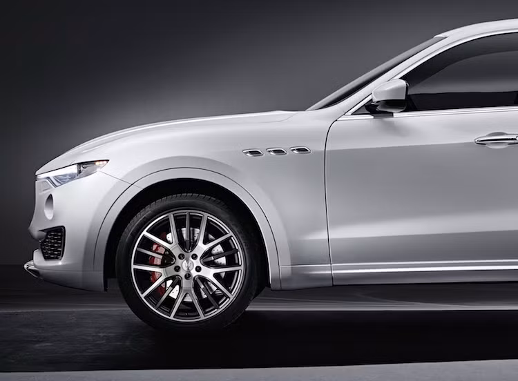 Mọi phiên bản SUV Levante đều sẽ có hệ thống treo điện tử đầy phức tạp, hộp số ZF 8 cấp và hệ thống dẫn động 4 bánh riêng của Maserati với tên gọi Q4.