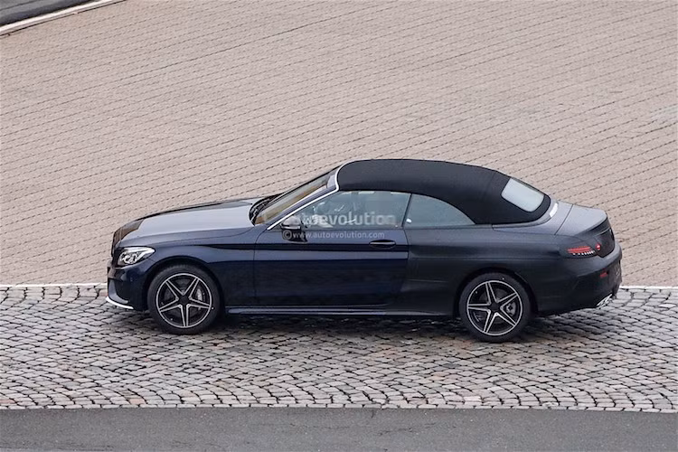 Các phiên bản động cơ của xe cũng tương tự như dòng C-Class coupe, bao gồm động cơ 4 xi-lanh 2.0l tăng áp 241 mã lực/370 Nm và tăng áp kép 3.0l V6 362 mã lực/517 Nm. Phiên bản thể thao C63 AMG Cabriolet sẽ được ra mắt vào cuối năm nay hoặc đầu năm 2017.