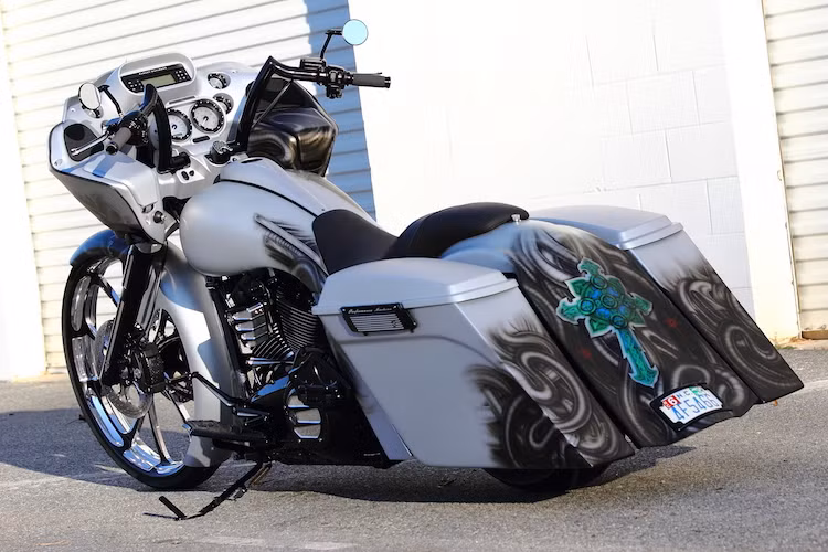 Những chiếc bagger có thể độ từ bất kỳ một mẫu xe nào theo phong cách cruiser, tuy nhiên những dòng xe của Harley-Davidson thường được lựa chọn nhiều nhất bởi kiểu dáng vốn đã ấn tượng của chúng.