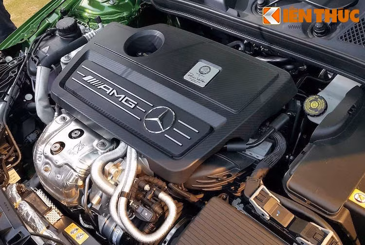 Với động cơ 2.0l 4 xi-lanh được cải tiến để đạt công suất 376 mã lực/475 Nm, A45 AMG hiện đang là chiếc hatchback compact mạnh nhất Thế giới được sản xuất hàng loạt. Giá bán tại Việt Nam của xe là hơn 2,2 tỷ đồng.