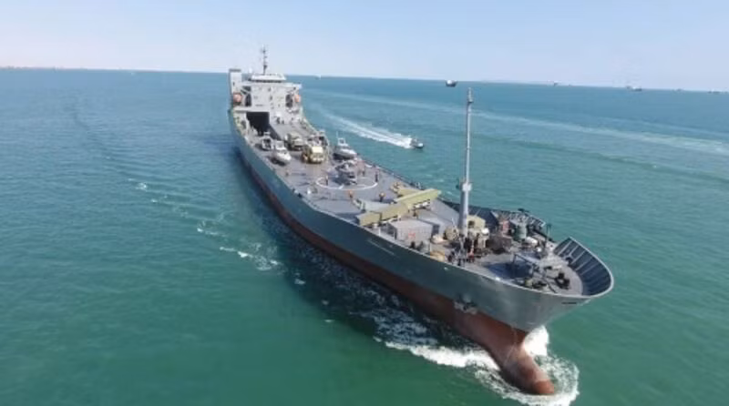 Ngày 19/11/2020 Iran vừa biên chế một chiến hạm đa năng được trang bị tên lửa chống hạm với phòng không, có thể chở trực thăng, máy bay không người lái và xuồng tấn công nhanh. Ảnh: Tàu chiến Shahid Roudaki - Nguồn: The Drive.