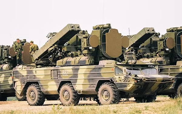 Ông Movses Hakobyan đã cung cấp một thông tin gây sốc, rằng Bộ Quốc phòng Armenia đã “buộc” phải mua các hệ thống tên lửa phòng không Osa với giá tiền cao gấp 5-6 lần so với giá trị thực của chúng.