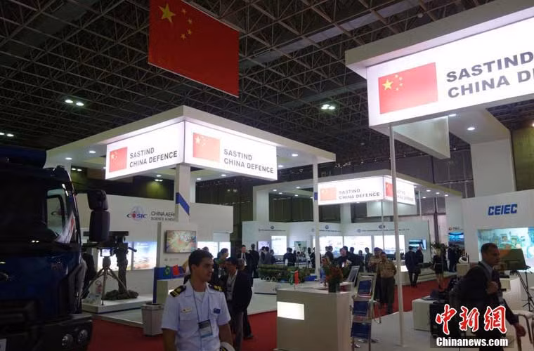 Gian trưng bày các công ty quốc phòng Trung Quốc chiếm khoảng không gian lớn trung tâm triển lãm ở Rio de Janeiro.