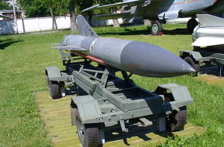 Su-22M4 có thể mang cả tên lửa chống radar Kh-58 mạnh mẽ hơn Kh-28 với tầm bắn lên tới 160km (hoặc 250km biến thể Kh-58U). Tuy nhiên, loại tên lửa này không được trang bị cho Không quân Việt Nam.