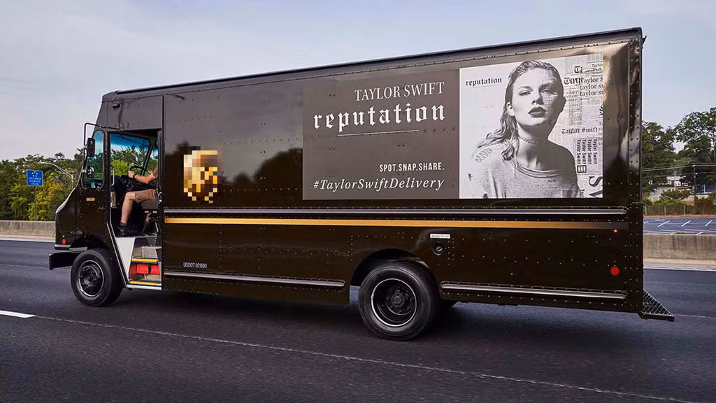 Taylor Swift quảng bá album bằng xe tải. Ảnh: Ups. Taylor Swift quảng bá album bằng xe tải. Ảnh: Ups.